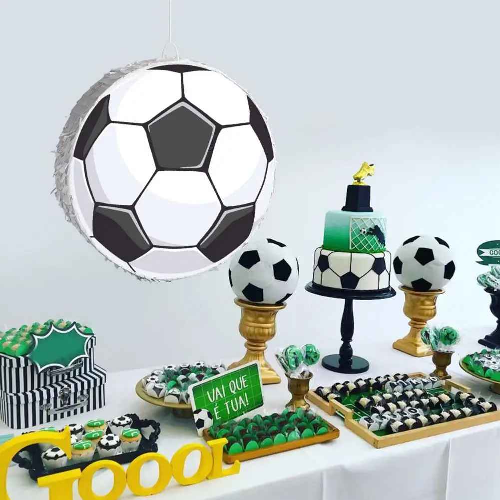 Pinata football table dessert fond blanc