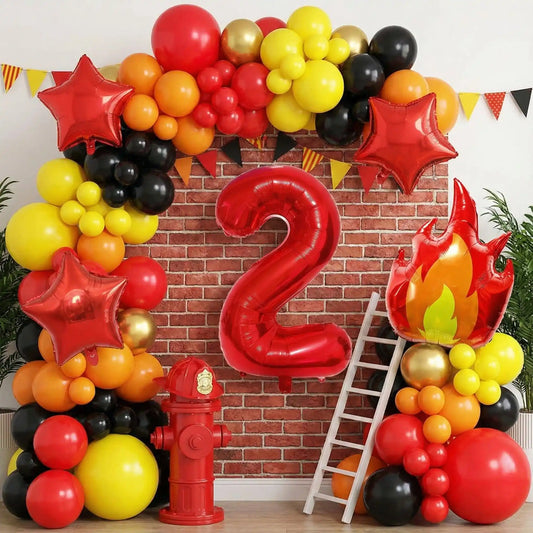 ballon anniversaire flamme etoile chiffre rouge deux arche ballons echelle mur brique