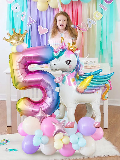 ballon anniversaire licorne chiffre cinq multicolor latex couronne petite fille tapis blanc