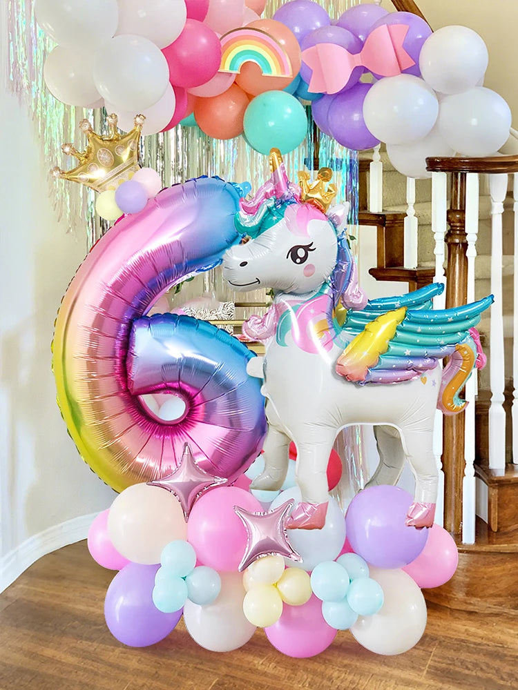 ballon anniversaire licorne chiffre six multicolor latex couronne