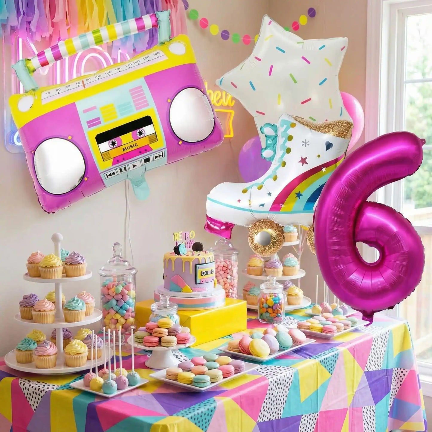 ballon anniversaire patin- oulette etoile confetti radio chiffre 6 table dessert coloree cupcakes gateau macarons